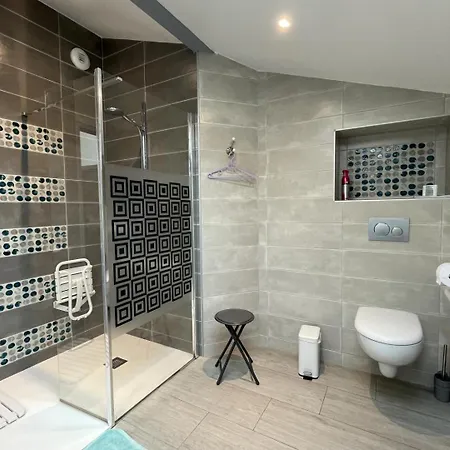 Buztingorria * Macaye